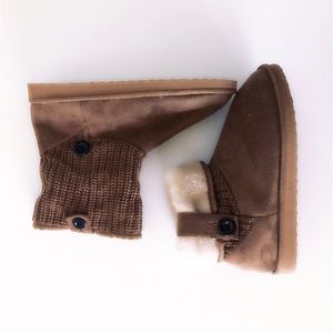 Tan boots with fleece inner lining